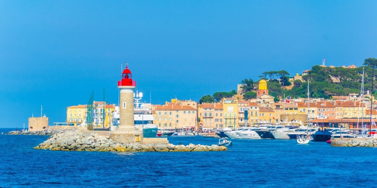 Chauffeur driven car arriving at Saint Tropez villa